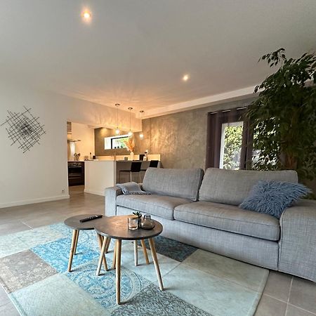 Maison Contemporaine Avec Piscine Privee Chauffee, Entre Plages Et Provence, Borne 11 Kw 이스틀 외부 사진