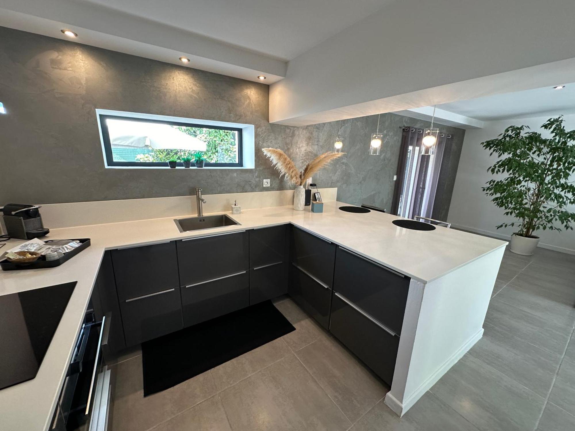 Maison Contemporaine Avec Piscine Privee Chauffee, Entre Plages Et Provence, Borne 11 Kw 이스틀 외부 사진
