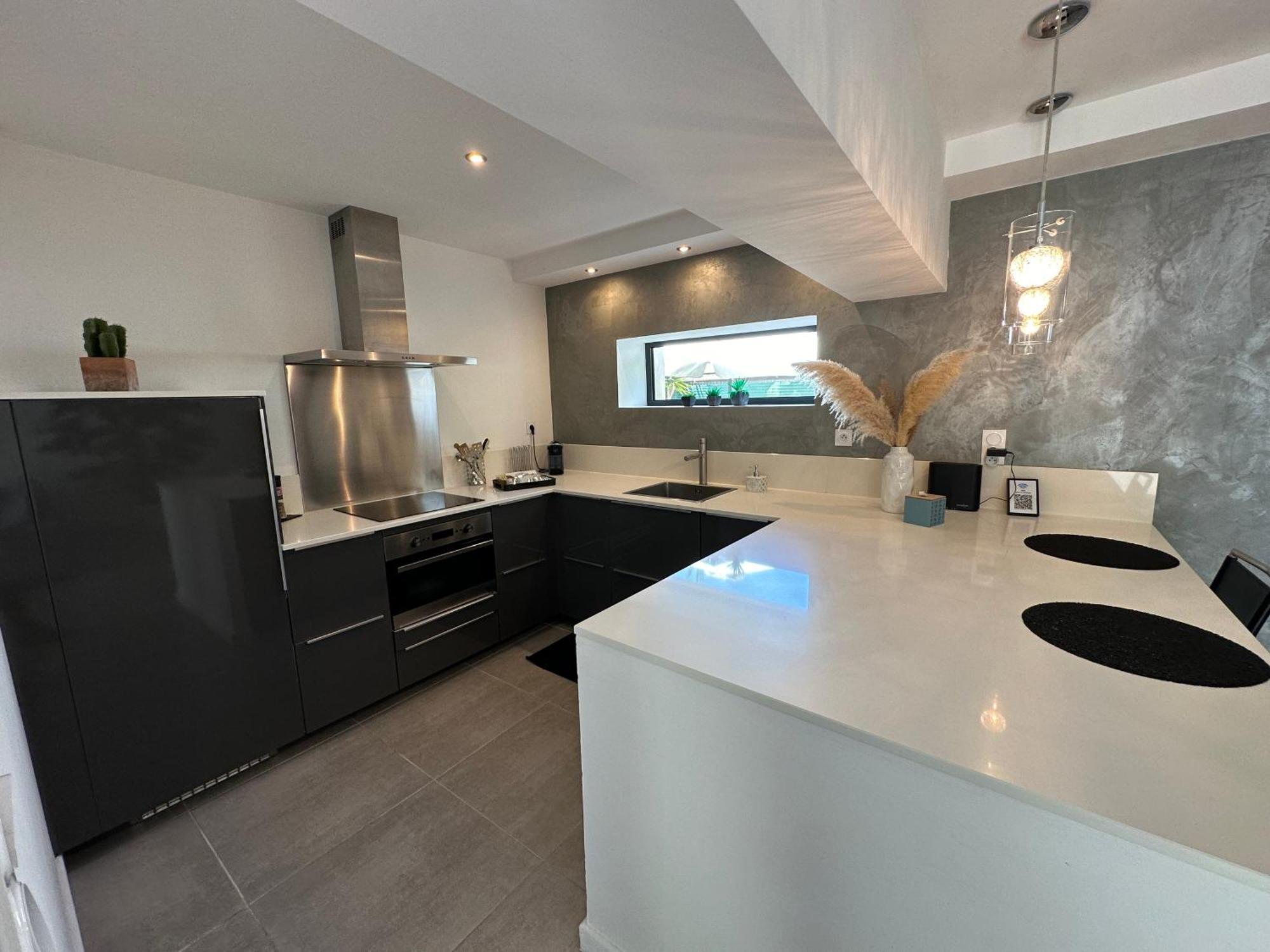Maison Contemporaine Avec Piscine Privee Chauffee, Entre Plages Et Provence, Borne 11 Kw 이스틀 외부 사진