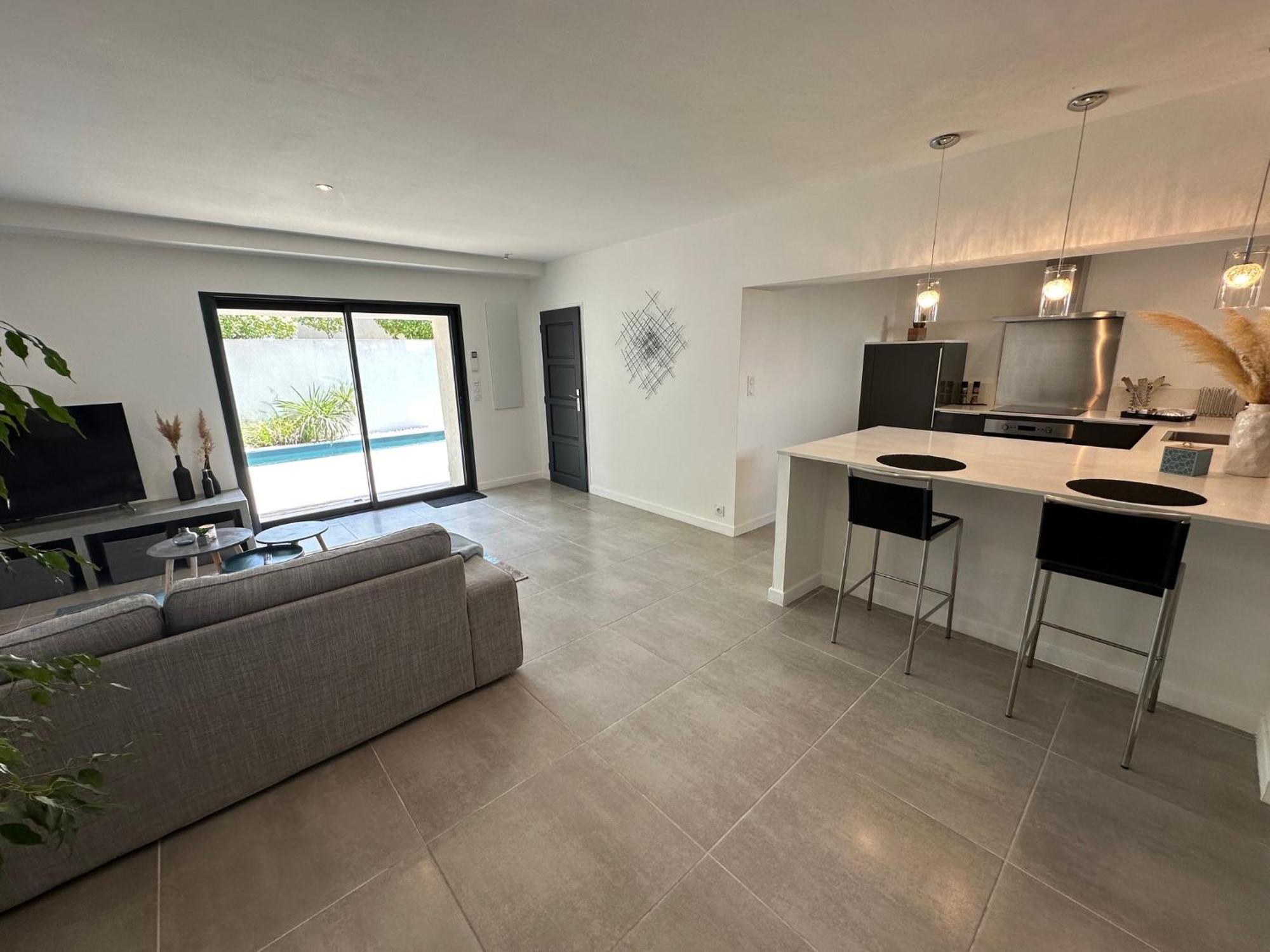 Maison Contemporaine Avec Piscine Privee Chauffee, Entre Plages Et Provence, Borne 11 Kw 이스틀 외부 사진