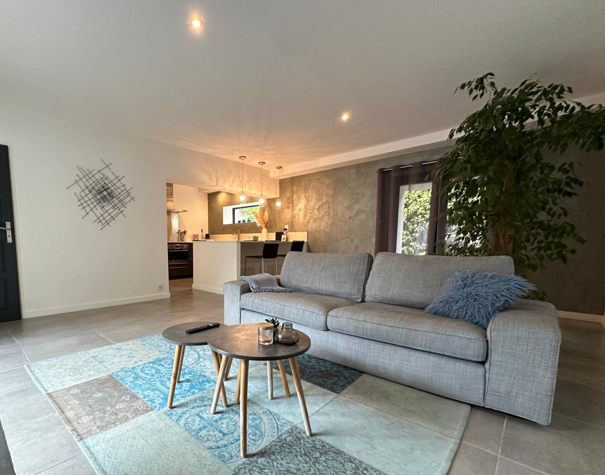 Maison Contemporaine Avec Piscine Privee Chauffee, Entre Plages Et Provence, Borne 11 Kw 이스틀 외부 사진