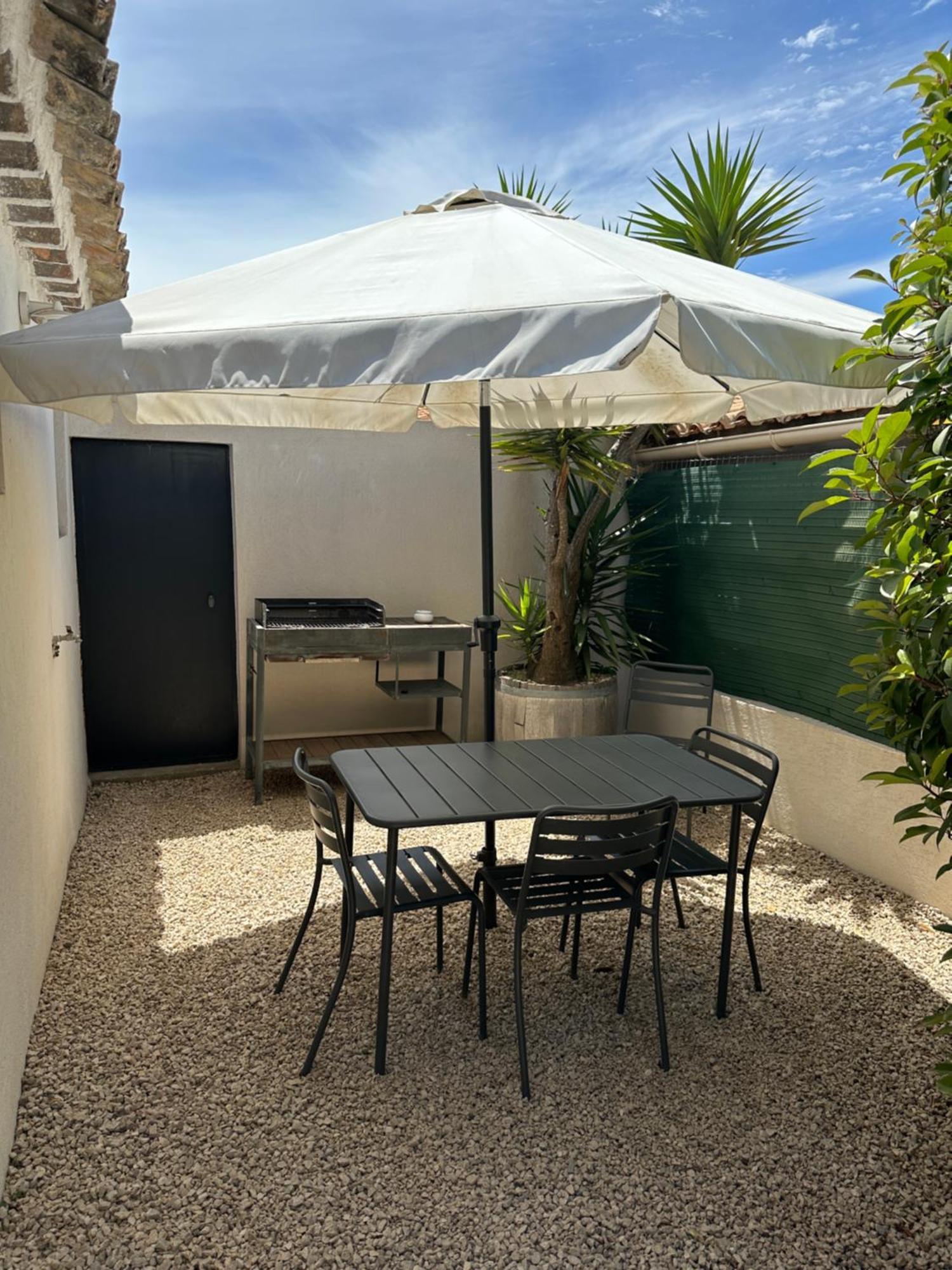 Maison Contemporaine Avec Piscine Privee Chauffee, Entre Plages Et Provence, Borne 11 Kw 이스틀 외부 사진