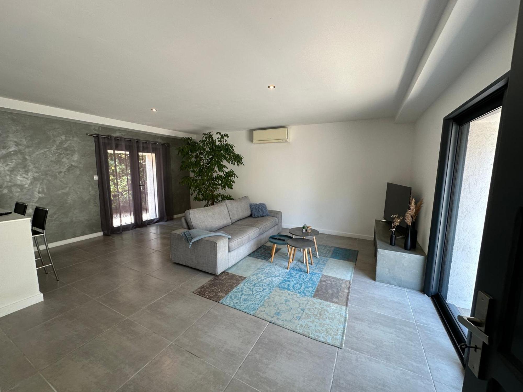 Maison Contemporaine Avec Piscine Privee Chauffee, Entre Plages Et Provence, Borne 11 Kw 이스틀 외부 사진