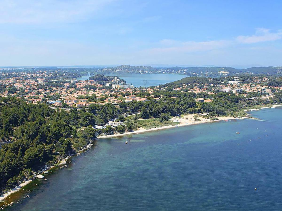 Maison Contemporaine Avec Piscine Privee Chauffee, Entre Plages Et Provence, Borne 11 Kw 이스틀 외부 사진